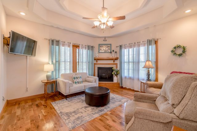 201 Green Oaks Drive, Ozark, MO 65721