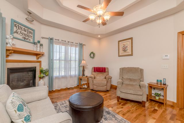 201 Green Oaks Drive, Ozark, MO 65721