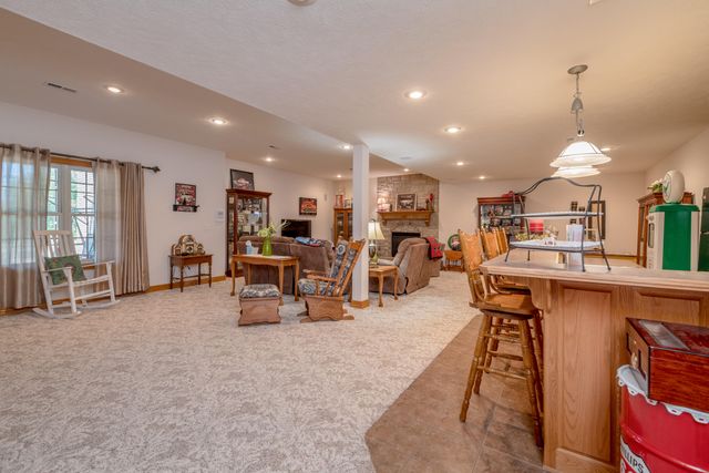 201 Green Oaks Drive, Ozark, MO 65721