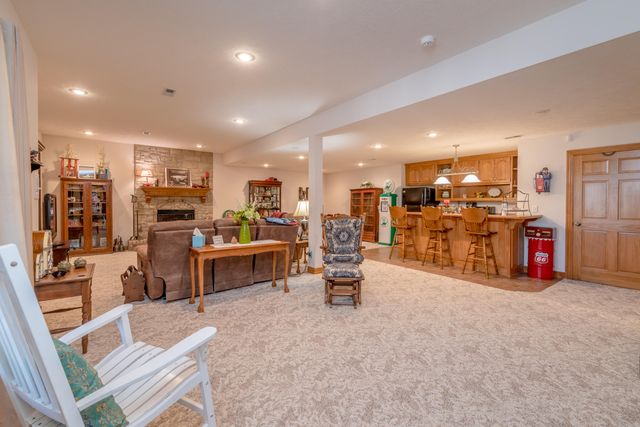 201 Green Oaks Drive, Ozark, MO 65721