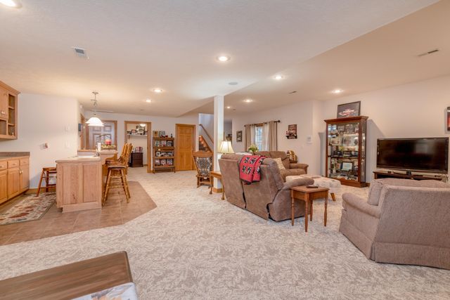 201 Green Oaks Drive, Ozark, MO 65721