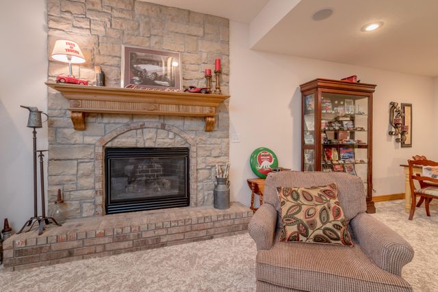 201 Green Oaks Drive, Ozark, MO 65721