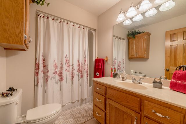 201 Green Oaks Drive, Ozark, MO 65721