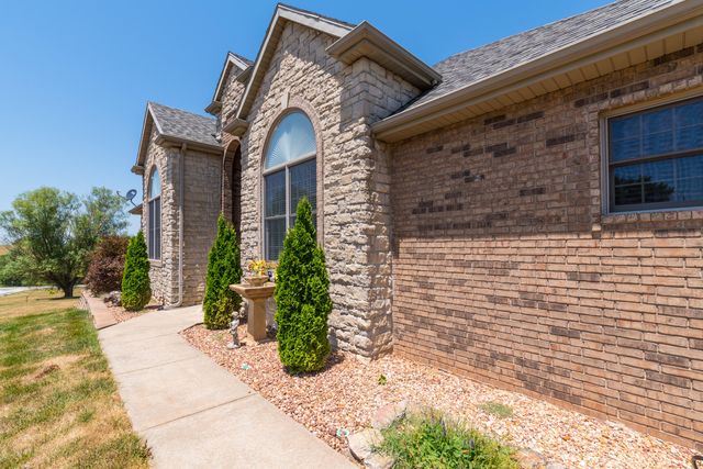 201 Green Oaks Drive, Ozark, MO 65721