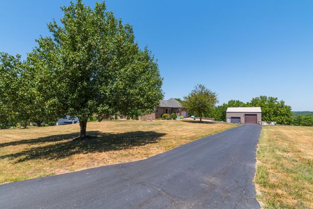 201 Green Oaks Drive, Ozark, MO 65721