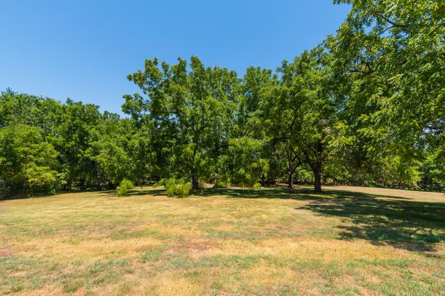 201 Green Oaks Drive, Ozark, MO 65721