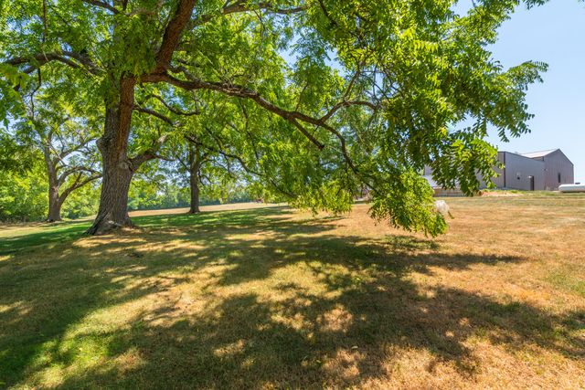 201 Green Oaks Drive, Ozark, MO 65721