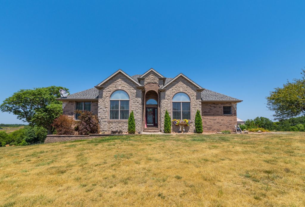 201 Green Oaks Drive, Ozark, MO 65721