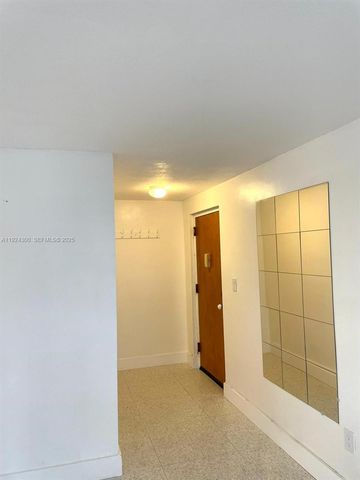 6424 Collins Ave 204, Miami Beach, FL 33141