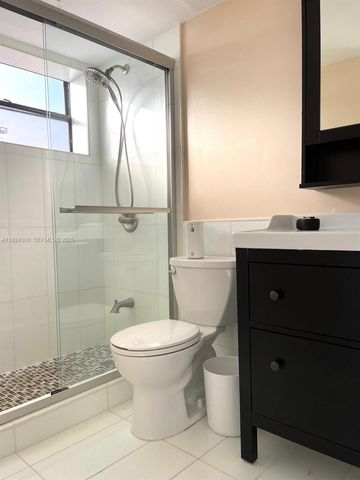 6424 Collins Ave 204, Miami Beach, FL 33141