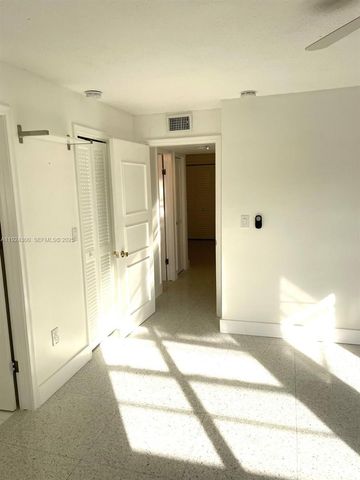 6424 Collins Ave 204, Miami Beach, FL 33141