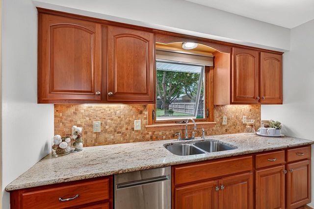 8020 49th AVENUE, Kenosha, WI 53142