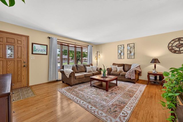 8020 49th AVENUE, Kenosha, WI 53142