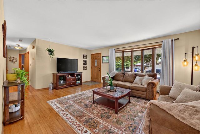 8020 49th AVENUE, Kenosha, WI 53142