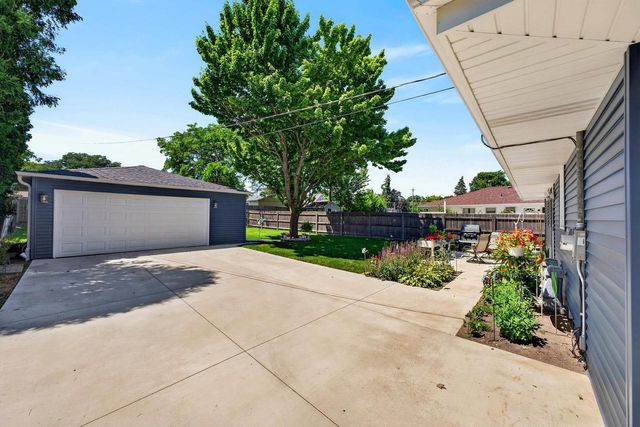8020 49th AVENUE, Kenosha, WI 53142