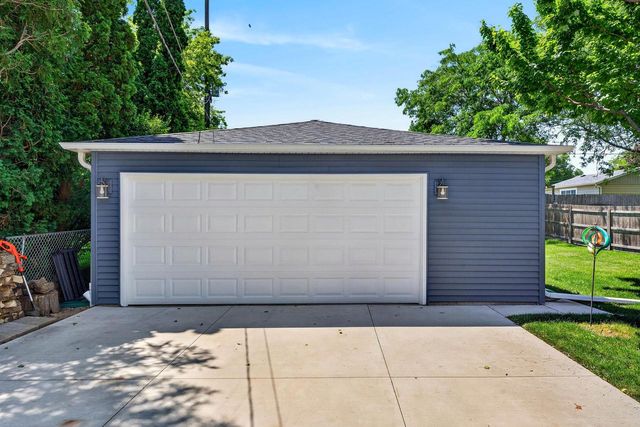 8020 49th AVENUE, Kenosha, WI 53142