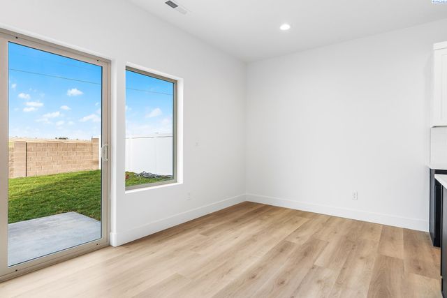 7518 Grapevine Ct, West Richland, WA 99353