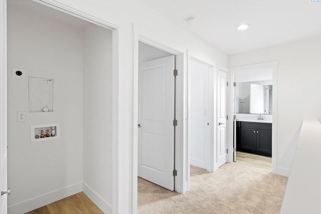 7518 Grapevine Ct, West Richland, WA 99353