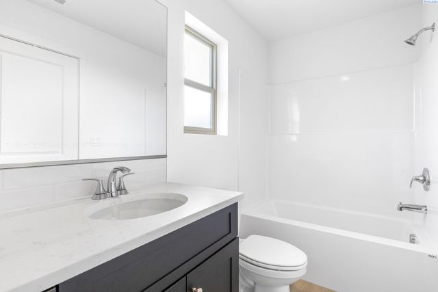 7518 Grapevine Ct, West Richland, WA 99353