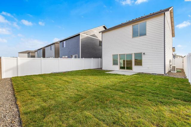 7518 Grapevine Ct, West Richland, WA 99353