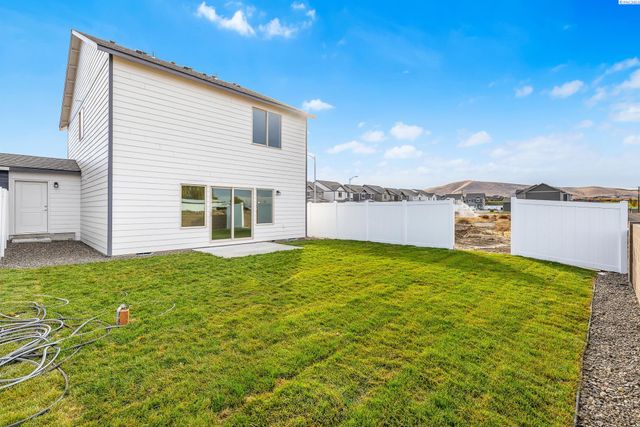 7518 Grapevine Ct, West Richland, WA 99353