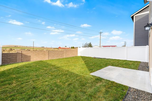 7518 Grapevine Ct, West Richland, WA 99353