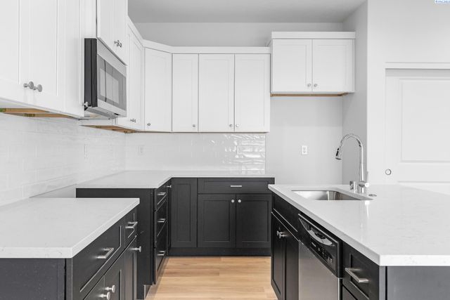 7518 Grapevine Ct, West Richland, WA 99353