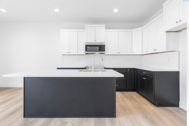 7518 Grapevine Ct, West Richland, WA 99353