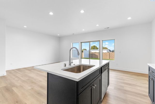 7518 Grapevine Ct, West Richland, WA 99353