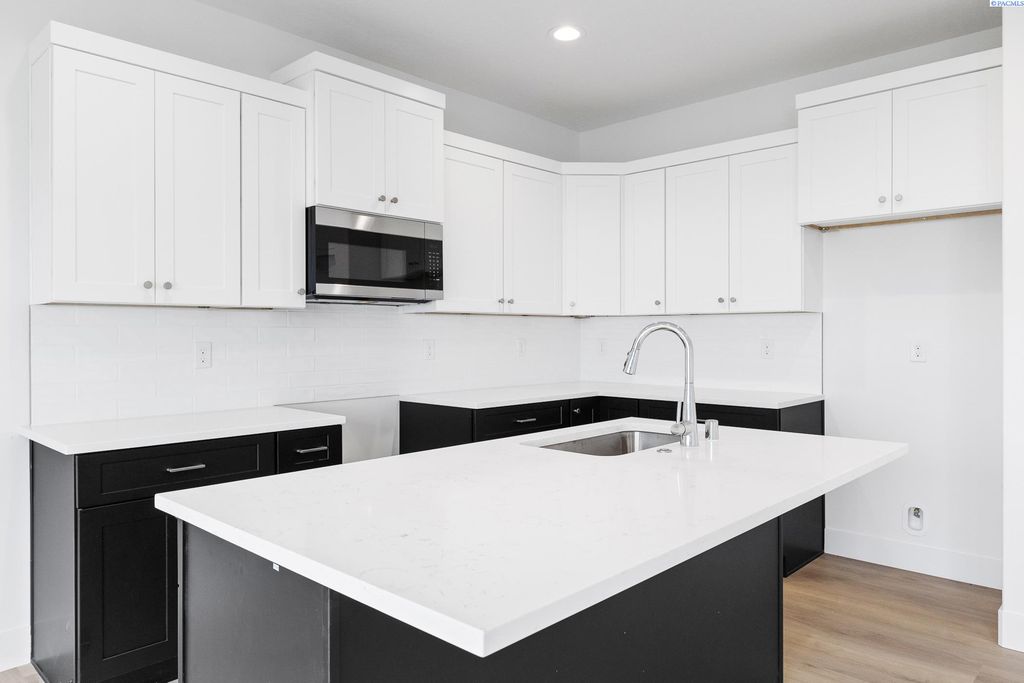 7518 Grapevine Ct, West Richland, WA 99353