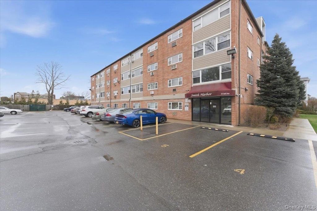 222 Smith Street 2E, Freeport, NY 11520 — exterior