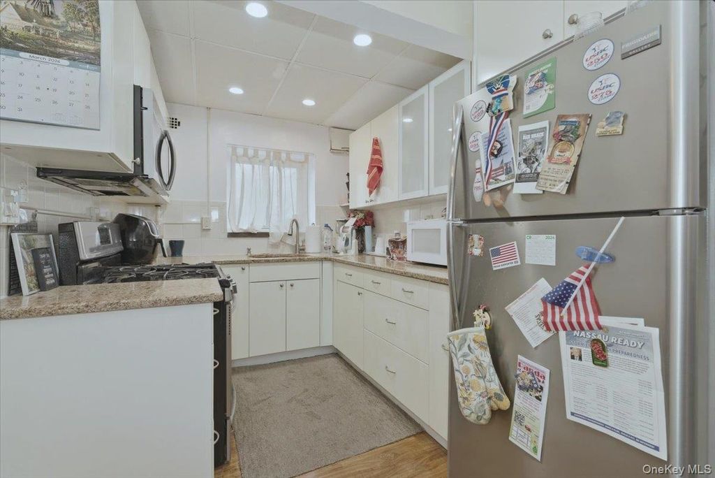 222 Smith Street 2E, Freeport, NY 11520 — photo 4