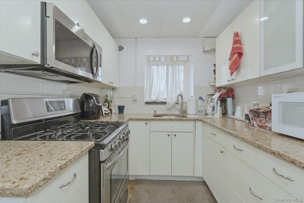 222 Smith Street 2E, Freeport, NY 11520 — photo 5