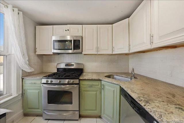 460 S 1st Avenue, Mount Vernon, NY 10550