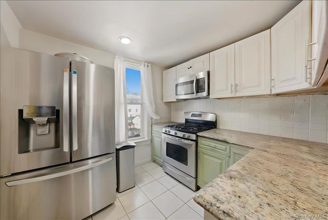 460 S 1st Avenue, Mount Vernon, NY 10550