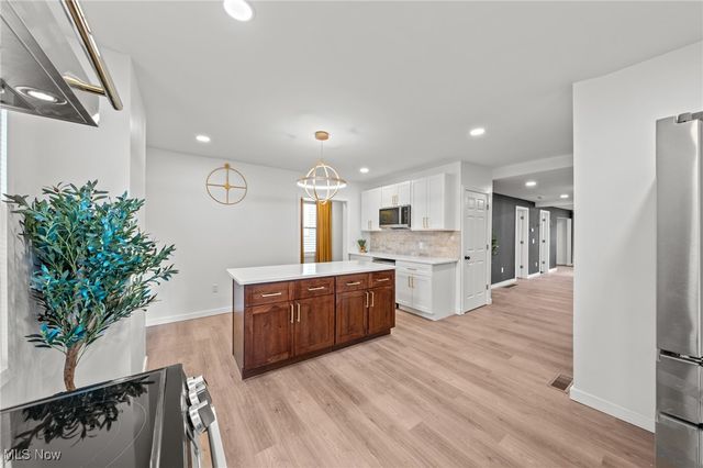 2276 W 41st Street, Cleveland, OH 44113