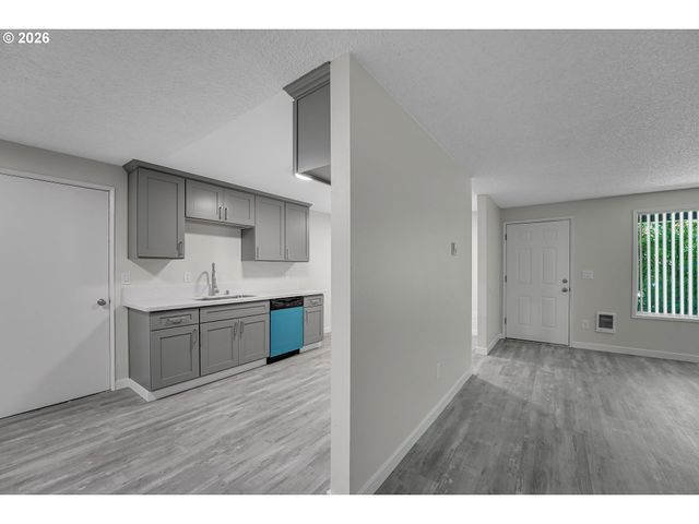 1829 Ne 23rd Ct, Hillsboro, OR 97124