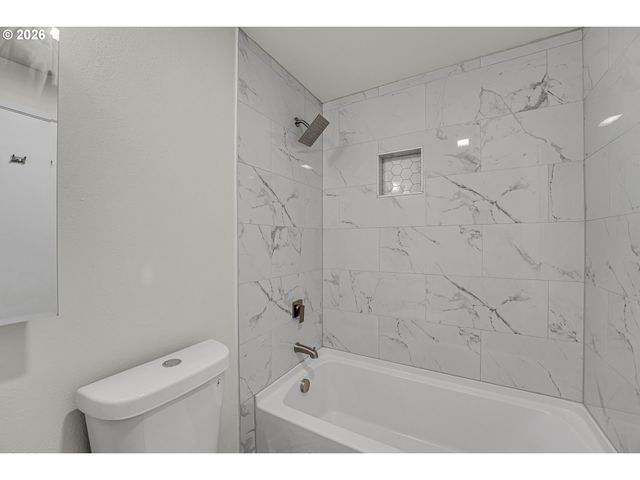 1829 Ne 23rd Ct, Hillsboro, OR 97124