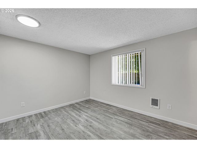 1829 Ne 23rd Ct, Hillsboro, OR 97124