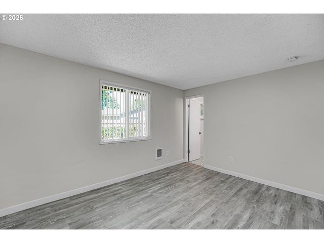 1829 Ne 23rd Ct, Hillsboro, OR 97124