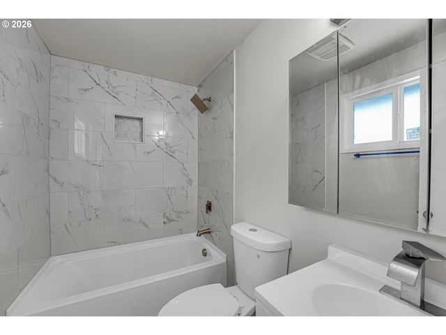 1829 Ne 23rd Ct, Hillsboro, OR 97124