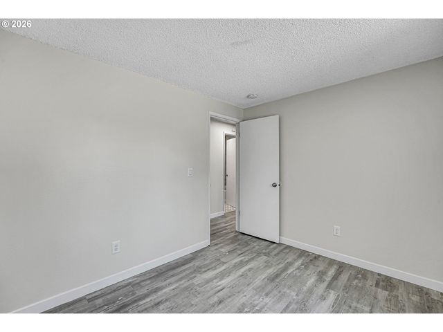 1829 Ne 23rd Ct, Hillsboro, OR 97124