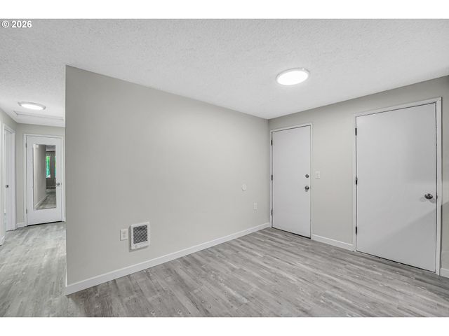 1829 Ne 23rd Ct, Hillsboro, OR 97124