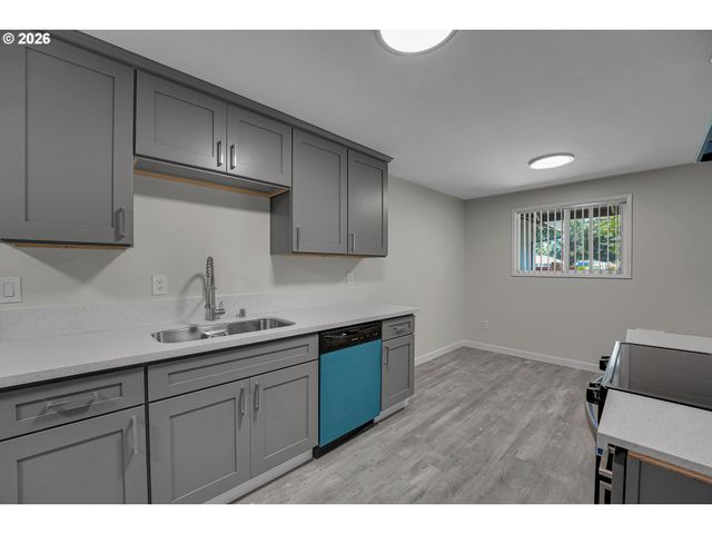 1829 Ne 23rd Ct, Hillsboro, OR 97124