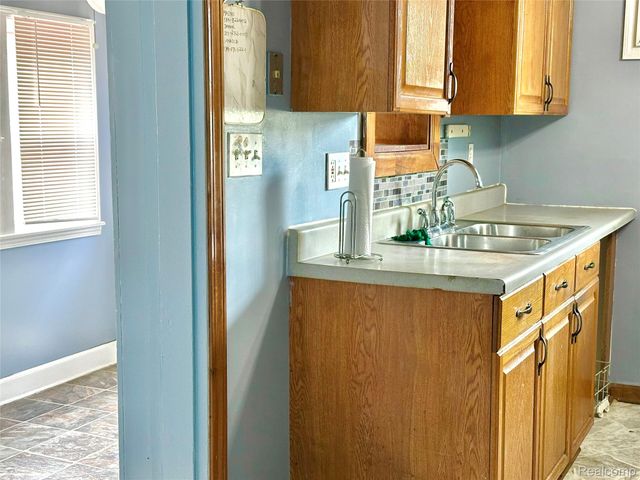 2135 Rome Avenue, Warren, MI 48091