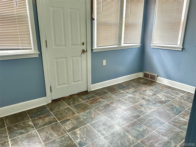 2135 Rome Avenue, Warren, MI 48091