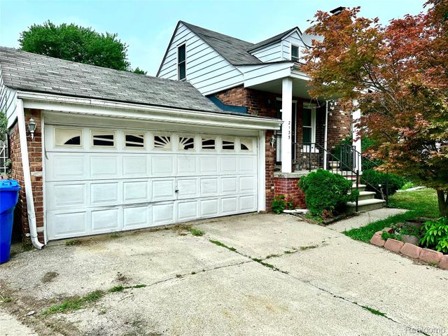 2135 Rome Avenue, Warren, MI 48091