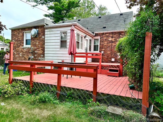2135 Rome Avenue, Warren, MI 48091