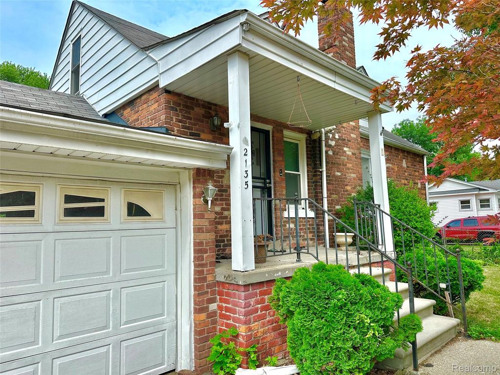 2135 Rome Avenue, Warren, MI 48091