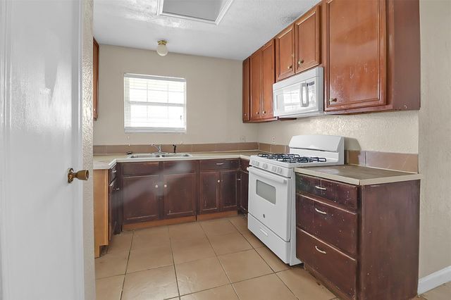 5313 Gayla Lane, Baytown, TX 77521